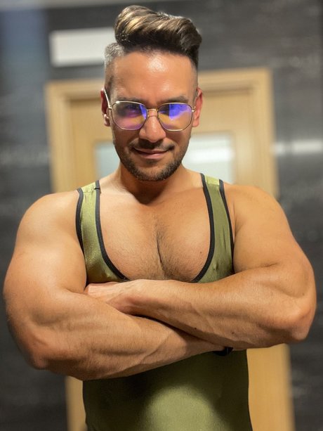 Lyon セクシーモデル 写真