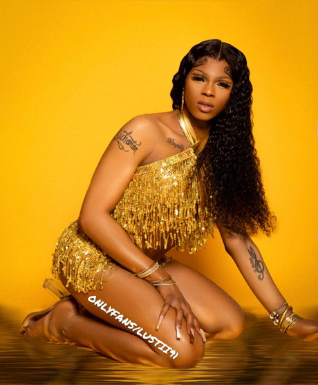 アラブ人妻オンリーファンズ セクシーヌード 写真