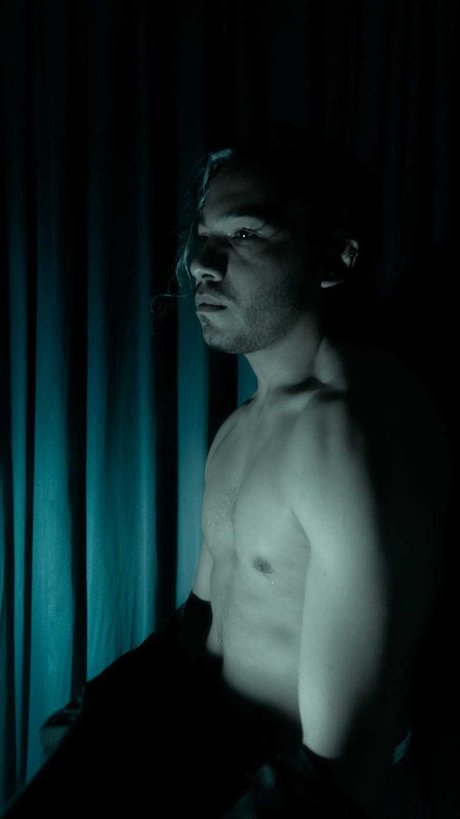 Luis Chavarin ポルノスター ホット ギャラリー