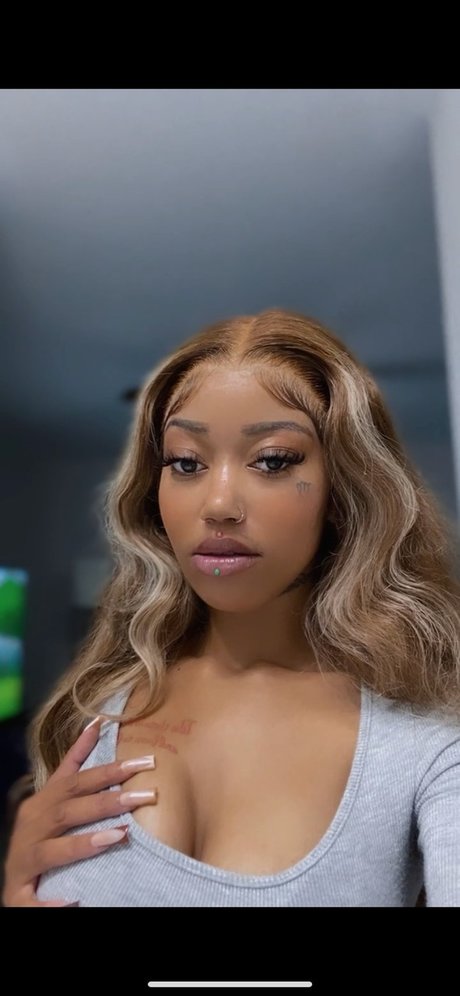 MangoD as セクシーモデル 画像