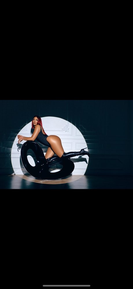 小柄な足オンリーファンズ ポルノ 写真