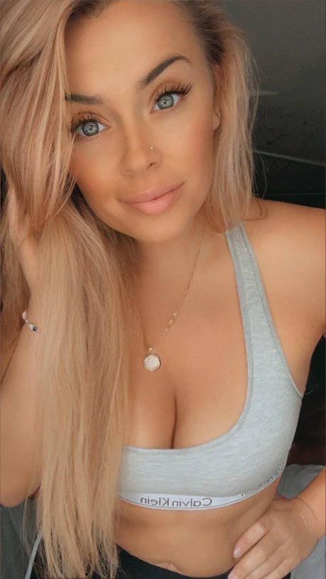 McKenzie Paige セクシーモデル 写真