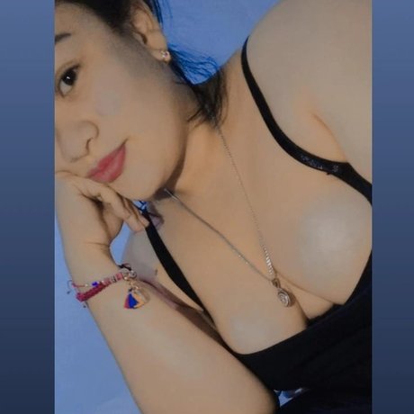 ティーンレズビアンオンリーファンズ ホットセックス 画像