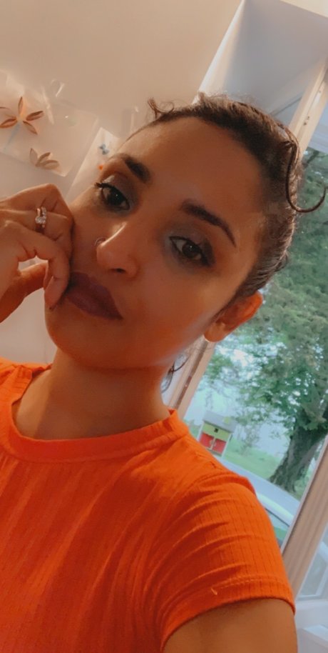 Mia glam ポルノモデル 写真