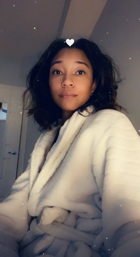 曲線美のxxx オンリーファンズ アート裸 画像