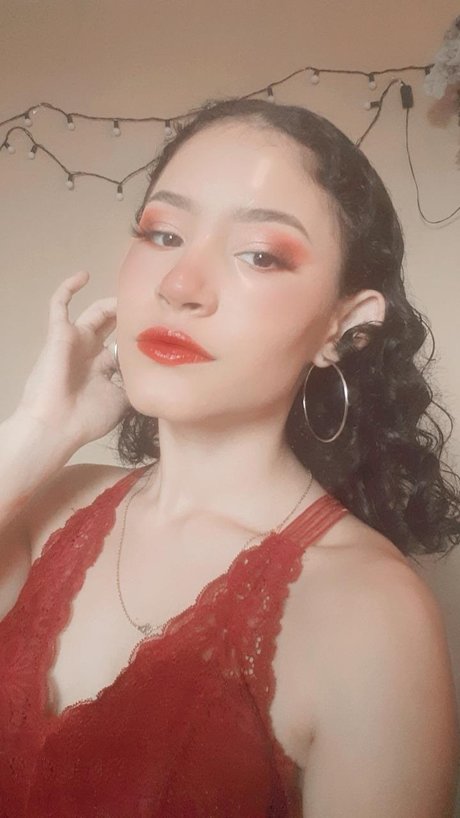 Menhelt エロティック女優 ギャラリー