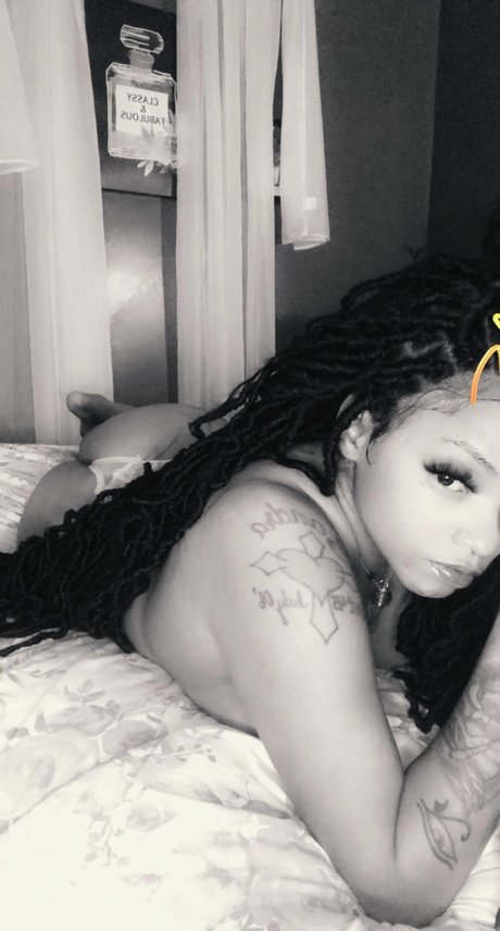 NAOMI GOOD アダルトモデル 写真