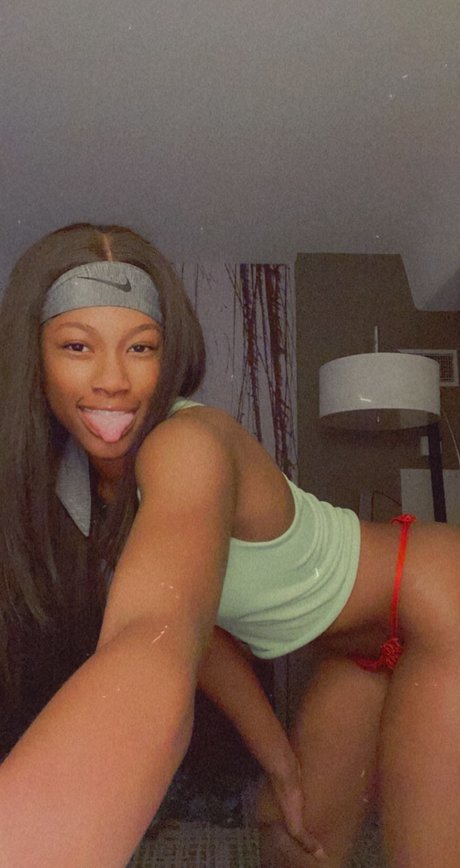 巨乳カップルオンリーファンズ ポルノ 画像