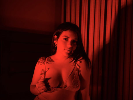 Mysticxxx4 エロティックなスター 画像