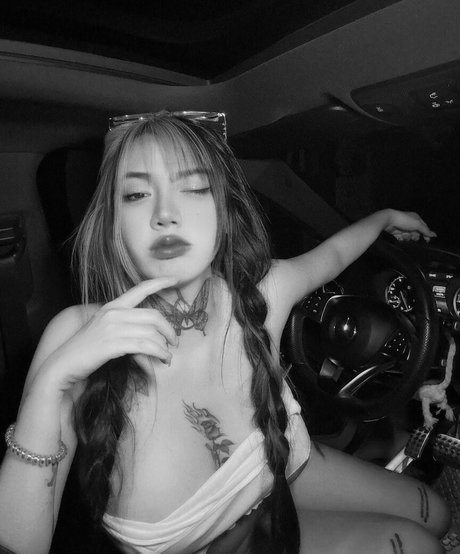 ellekampong ポルノスター ホット 写真