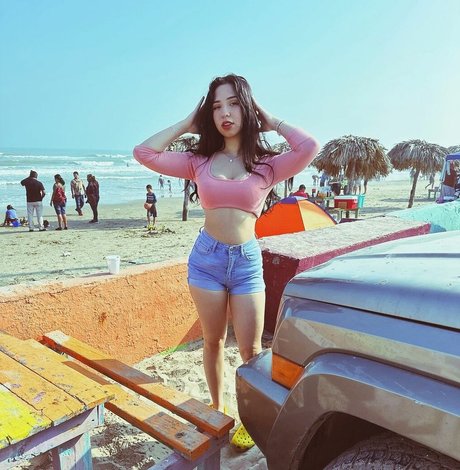 Amateur Latina Lazlye 無料モデル 写真