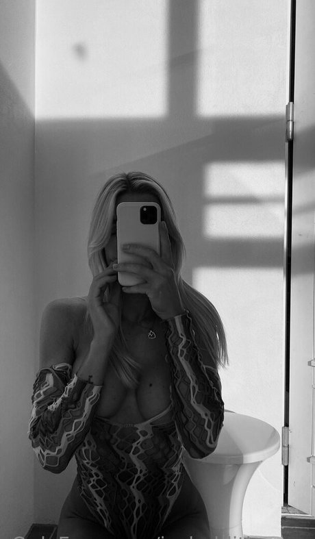 セクシーなブルネットのオンリーファンズ ホットセックス 写真