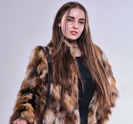 ナチュラルティーンズオンリーファンズ 美しいxxx 写真