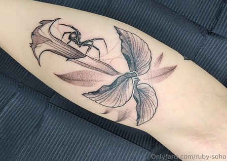 黒檀の熟女オンリーファンズ セックス 画像