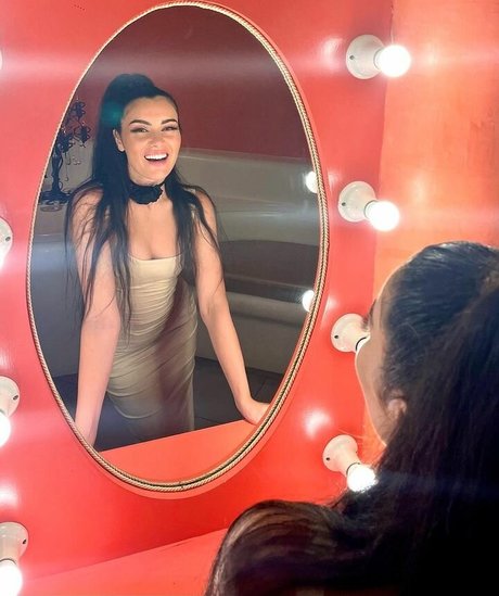 ジムのインフルエンサーオンリーファンズ ヌード 写真