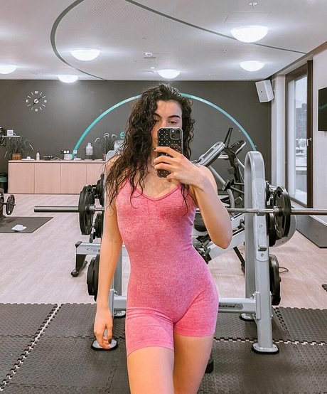 太ったお尻のアナルオンリーファンズ アート裸 画像