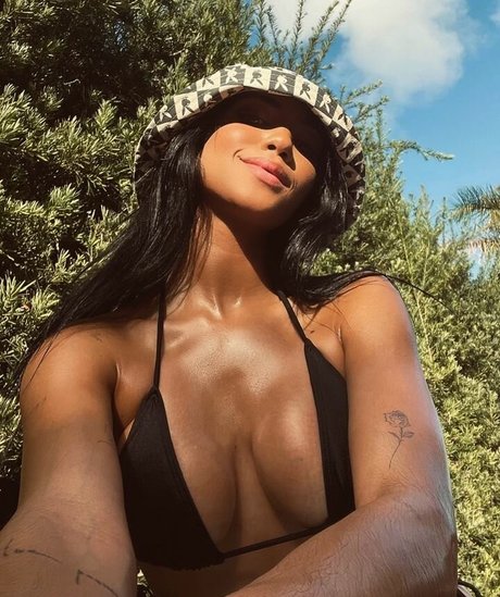 黒人ティーンオンリーファンズ ポルノ 画像