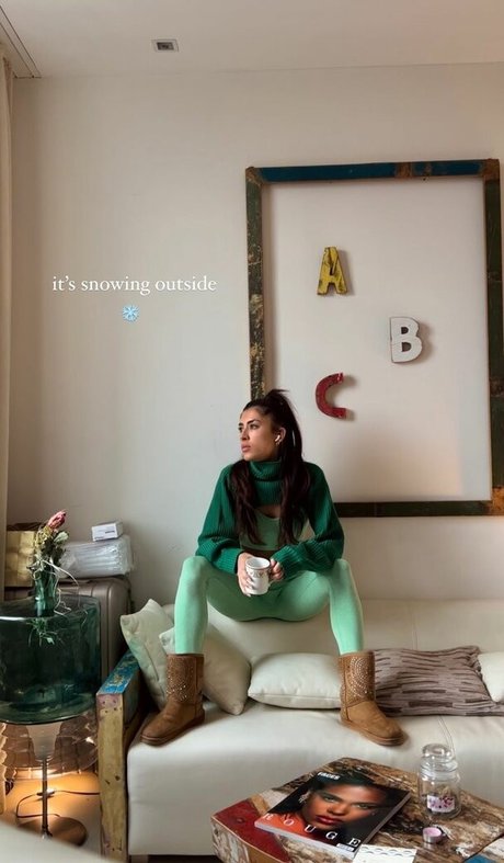 大きなプッシー唇オンリーファンズ ホット裸 写真