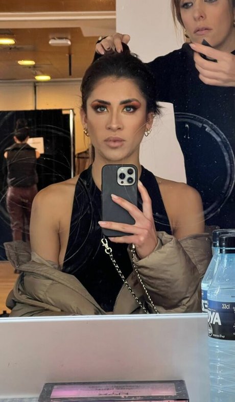 年配の熟女オンリーファンズ アートヌード 写真