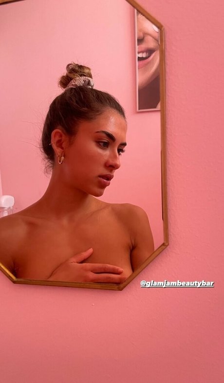 ティーンレズビアンオンリーファンズ トップ 写真