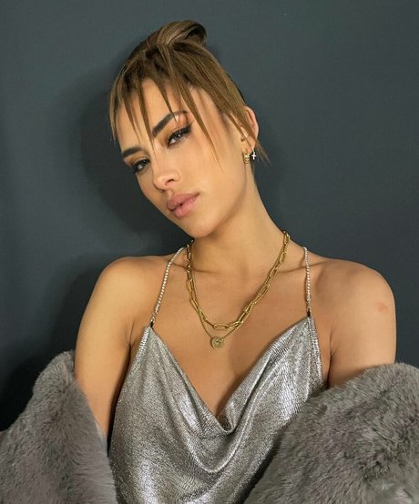 裸の女の子オンリーファンズ 無料ポルノ 写真