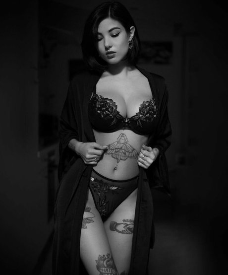 本物のオンリーファンズ ヌード 写真