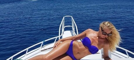 Sara Muzi ホットなモデル 写真