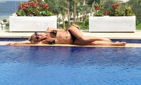 Sara Muzi 無料女優 写真