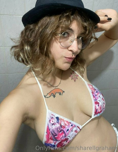 お尻を広げるオンリーファンズ セクシーヌード 画像