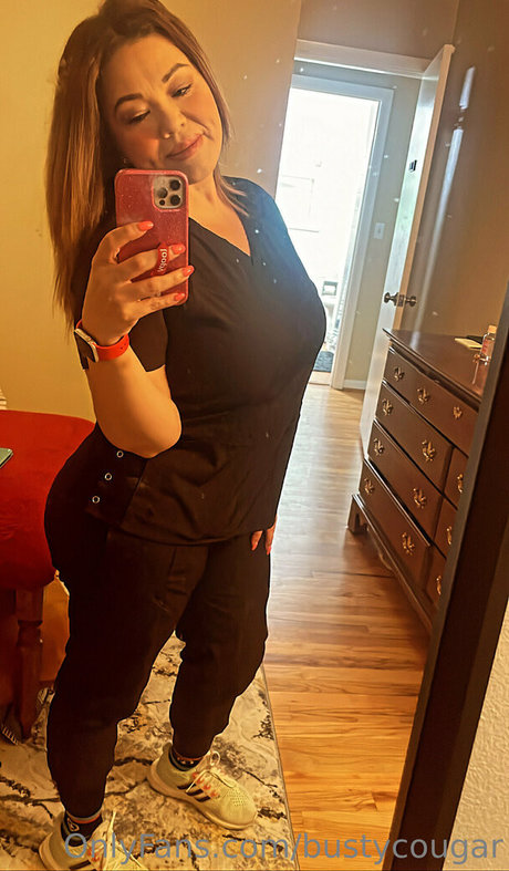 bustycougar トップスター 画像