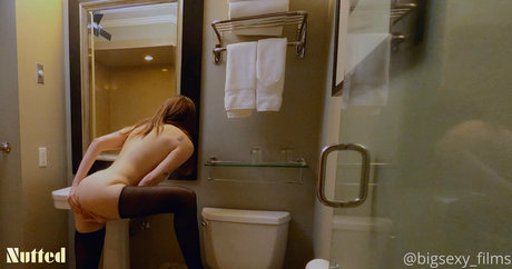 フィットネスガールズオンリーファンズ セクシーヌード 写真