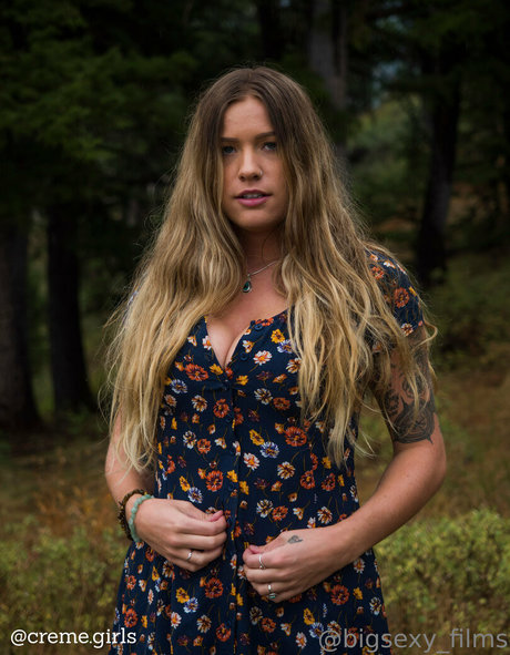 パンツを食い込ませるオンリーファンズ 無料セクシー 写真