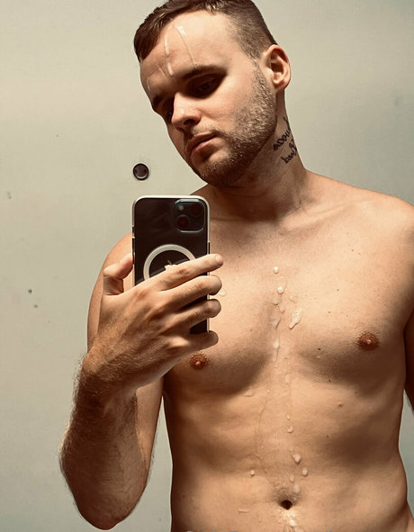 ゴスオンリーファンズ 裸 画像