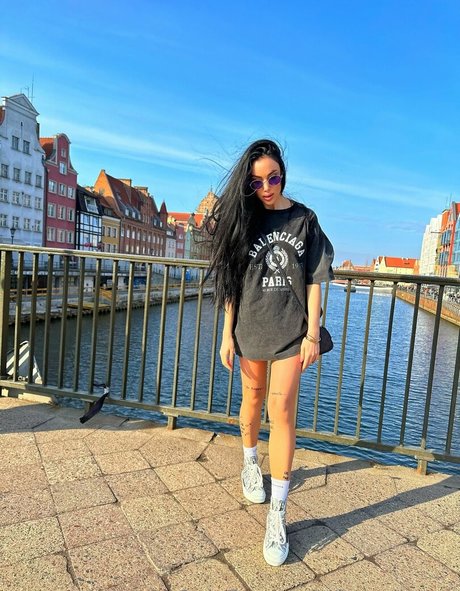 アジア人ニューハーフオンリーファンズ セックス 写真