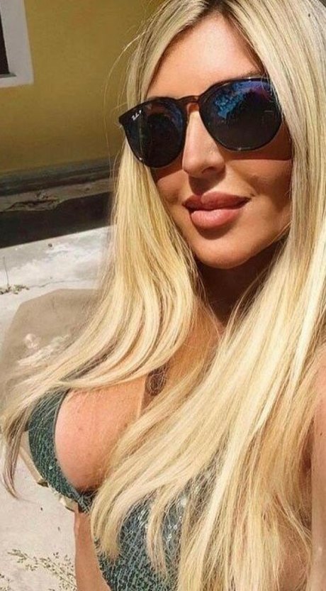 Flaviana Basta トップモデル 写真