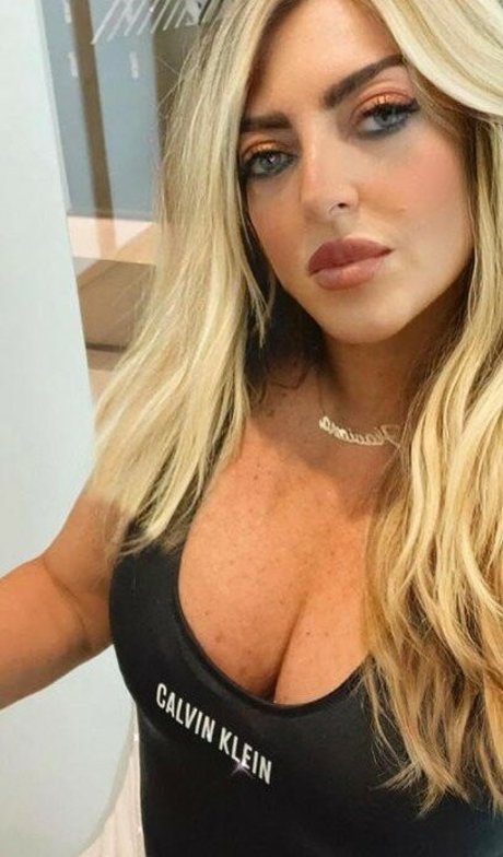 Flaviana Basta ポルノモデル 写真