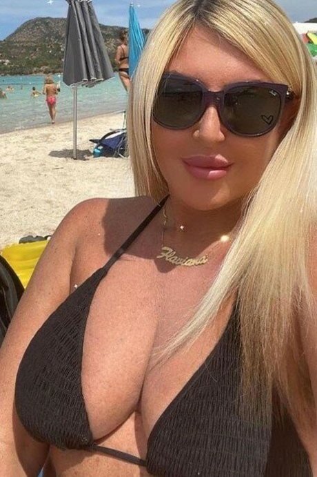 Flaviana Basta 限定スター アーカイブ