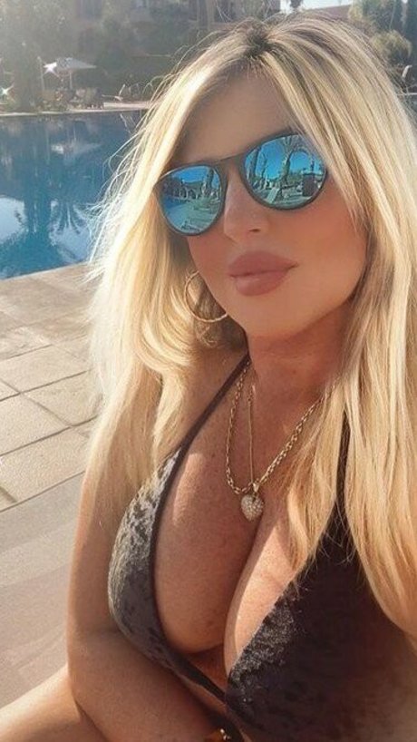 Flaviana Basta 素敵なポルノスター ギャラリー