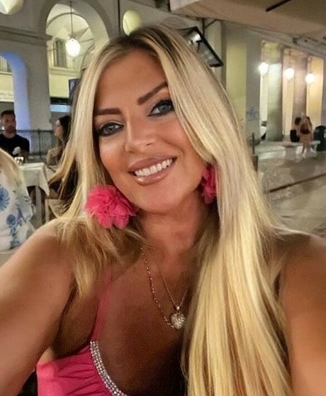 Flaviana Basta ポルノスター 写真