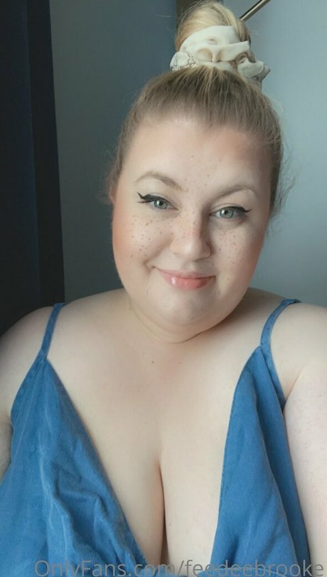 ランジェリーヌードオンリーファンズ ヌード 写真