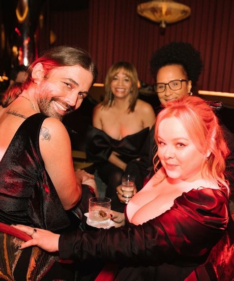 Nicola Coughlan アートモデル アーカイブ