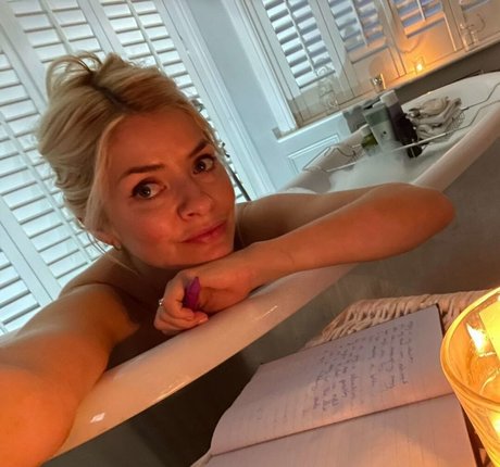 Holly Willoughby モデル ギャラリー
