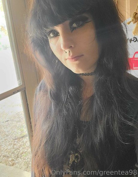 曲線美のレズビアンオンリーファンズ ホットポルノ 画像