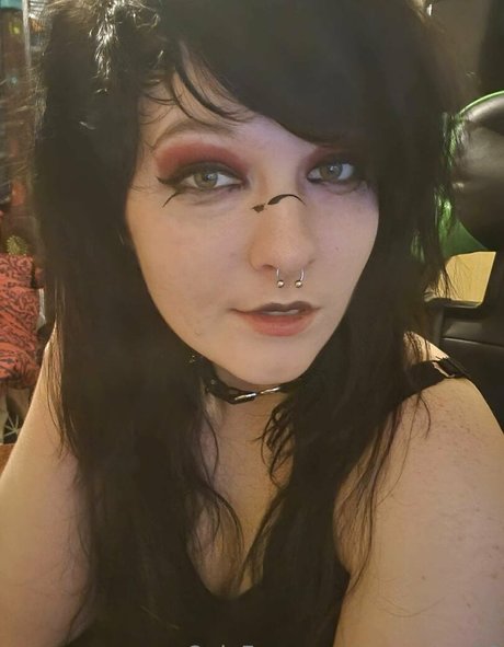 黒髪の熟女オンリーファンズ 可愛い 写真