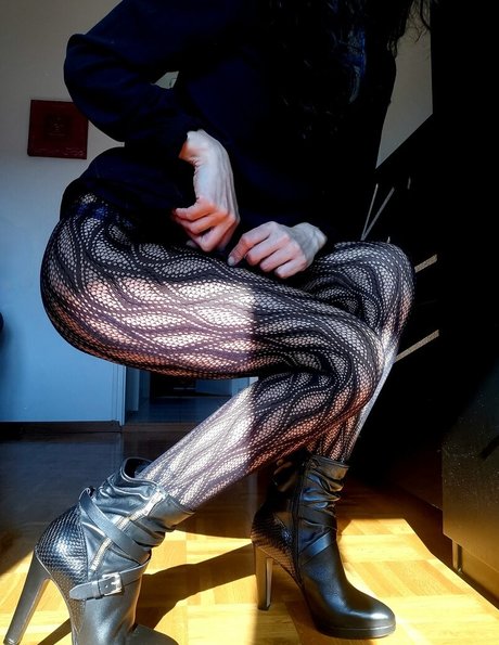 太った足のオンリーファンズ アートポルノ 画像