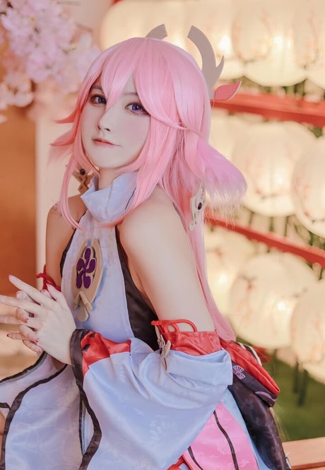 ヌードの若いオンリーファンズ アートポルノ 写真