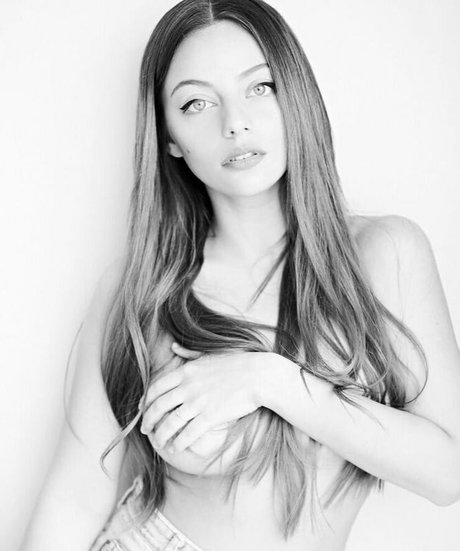 Kate Kishuk ポルノモデル 写真