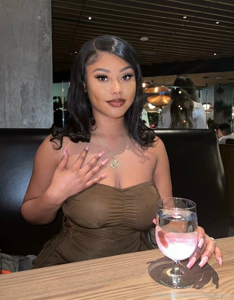 Dejarennae 裸の女優 写真