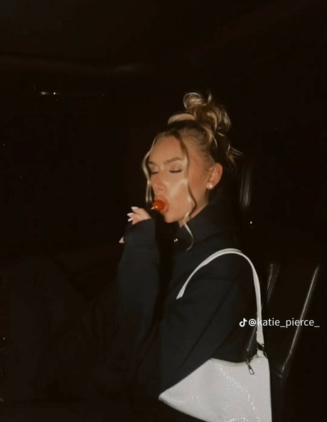 黒檀の指入れオンリーファンズ エロ 写真