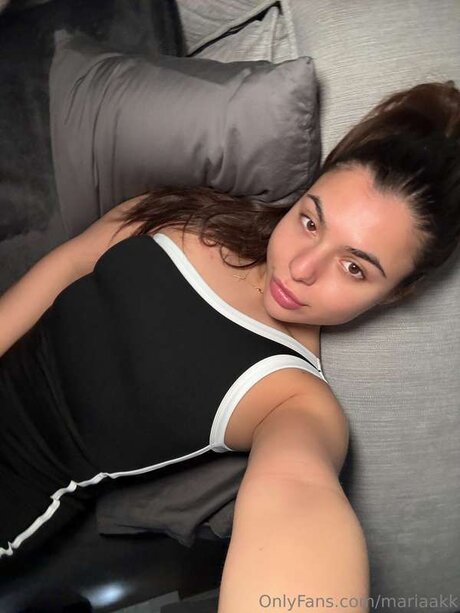 mariaakk エロティック女優 画像